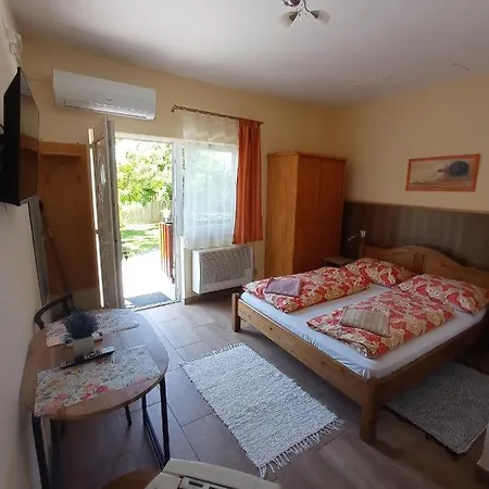 Szieszta Vendeghaz Guest house