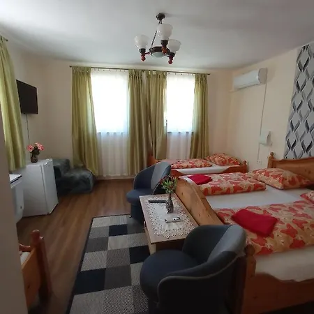 Szieszta Vendeghaz Guest house *