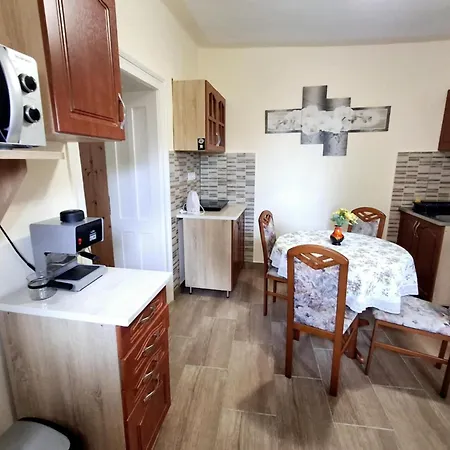Szieszta Vendeghaz Guest house