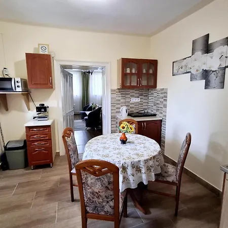Szieszta Vendeghaz Guest house Sarospatak