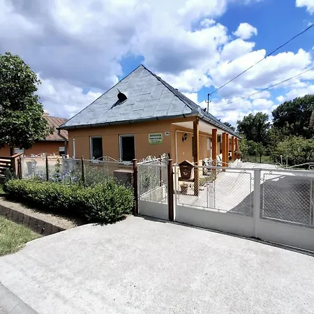 Szieszta Vendeghaz Guest house *